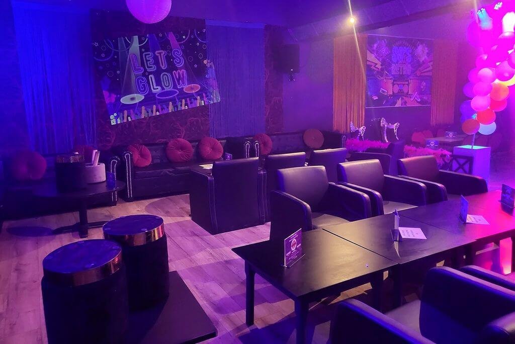 Espace VIP luxueux - Zone exclusive dans le club retro