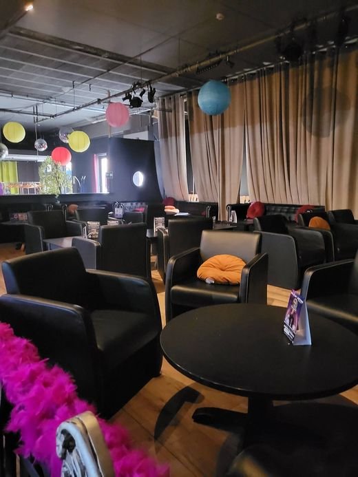 Espace VIP confortable du Rétro Discothèque
